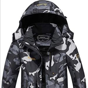 Black/camo snow jacket